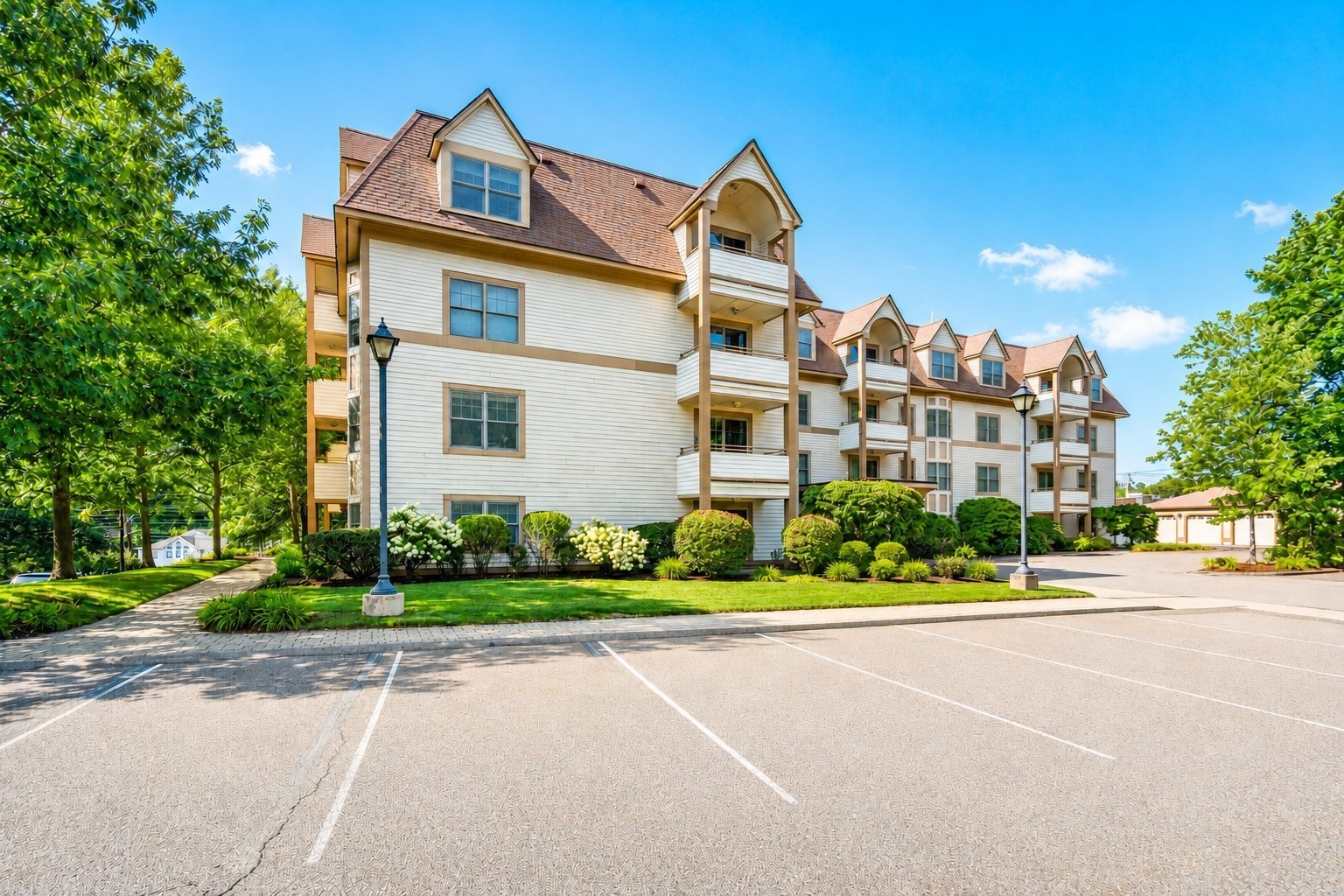 12 Russell Rd Unit 103, Wellesley, MA 02482