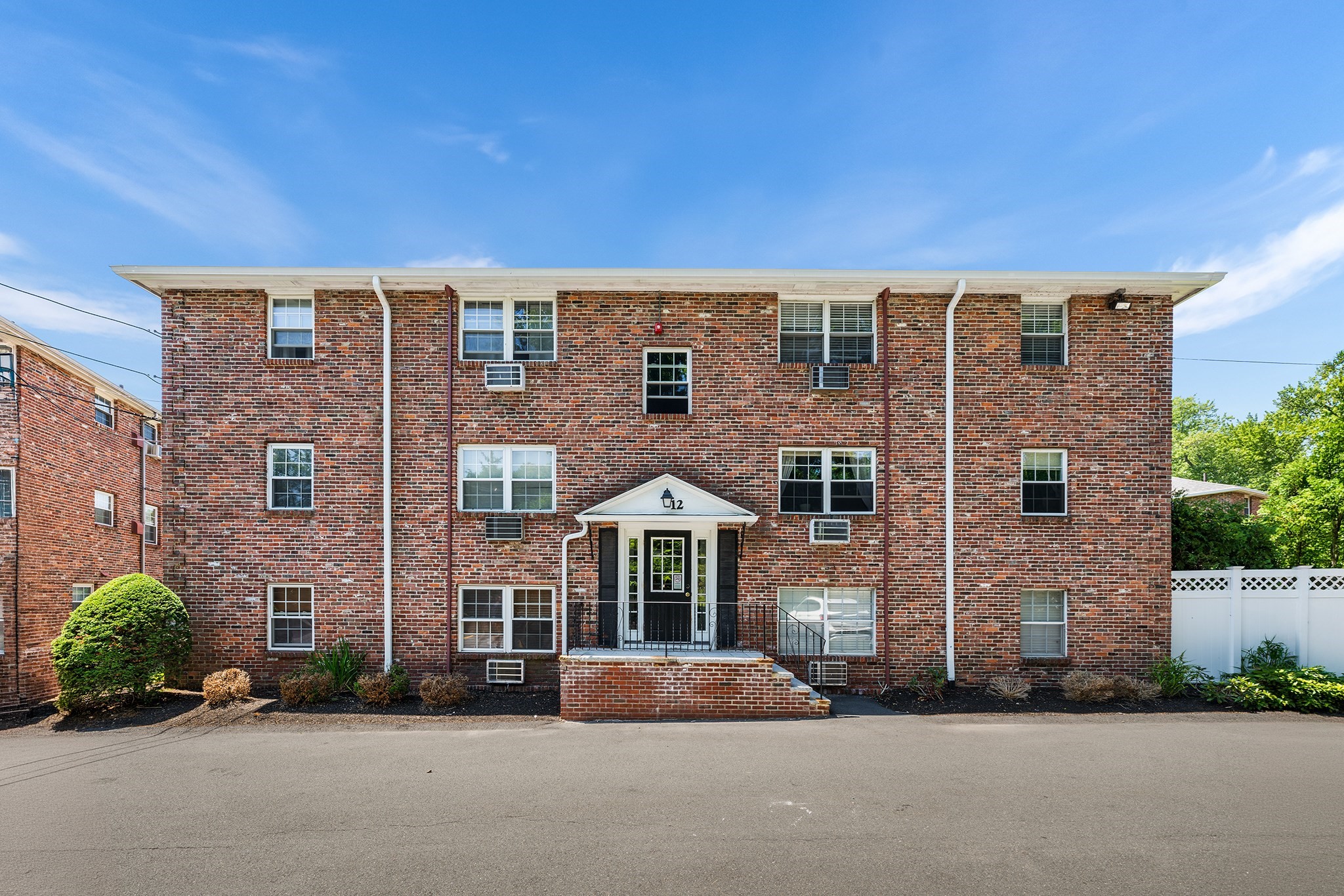 12 Colonial Village Dr Unit 8, Arlington, MA 02474