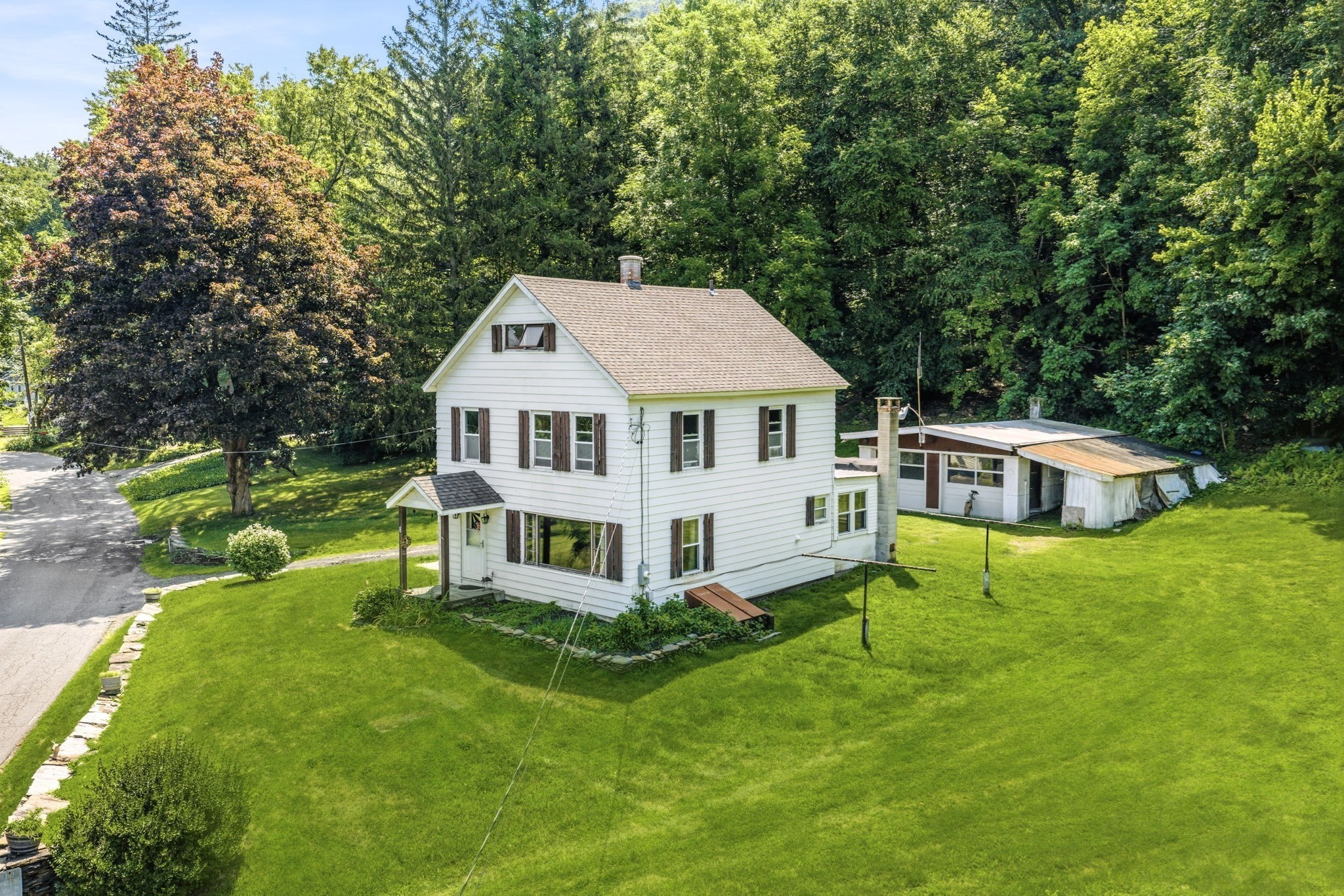 8 Underwood Ave, Easthampton, MA 01027