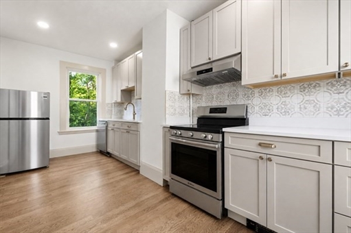 10 Carlton Street, Apt 2