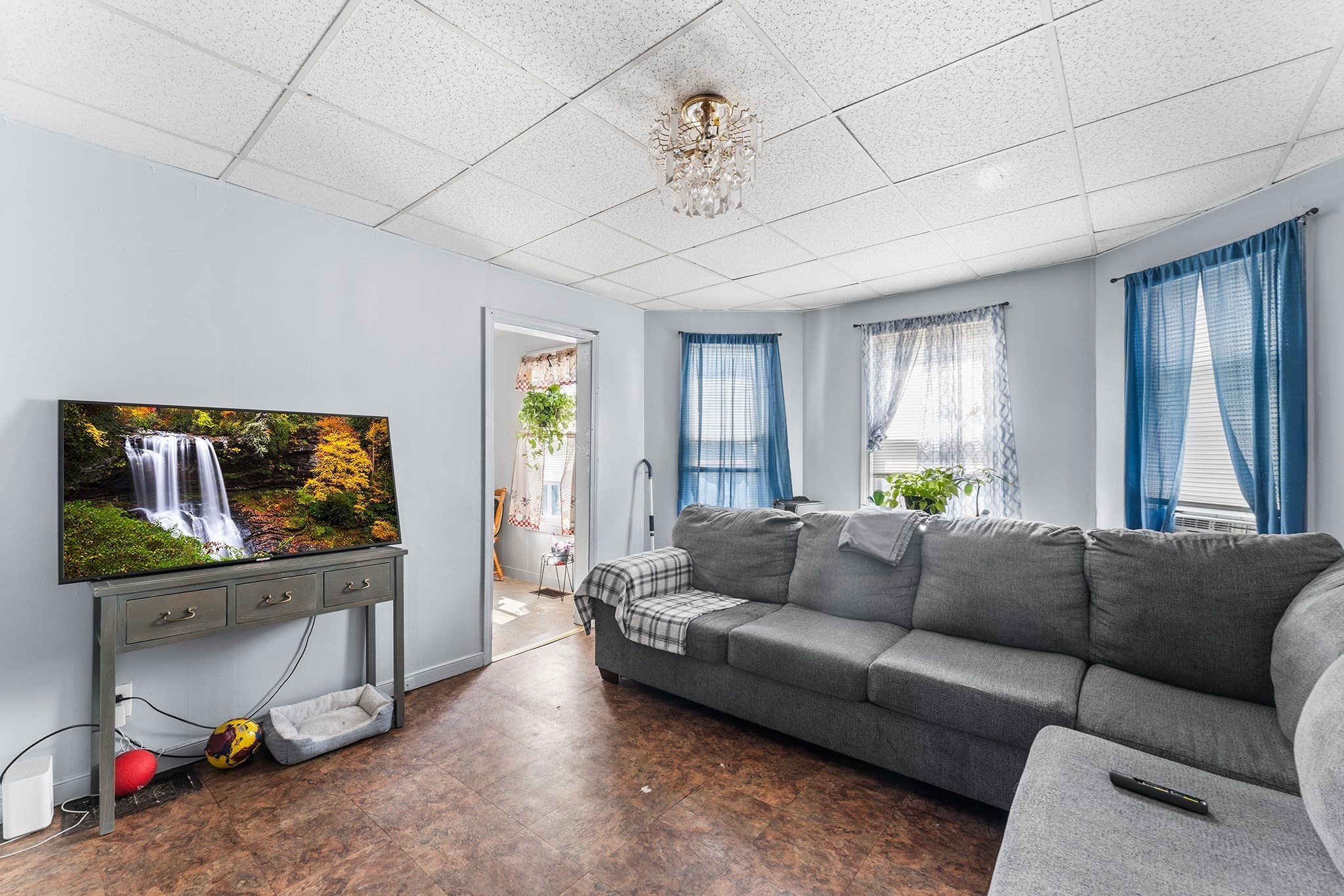 13 Cass St, Springfield, MA 01104