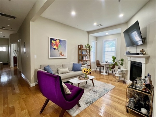 3 Howard Pl, Apt C