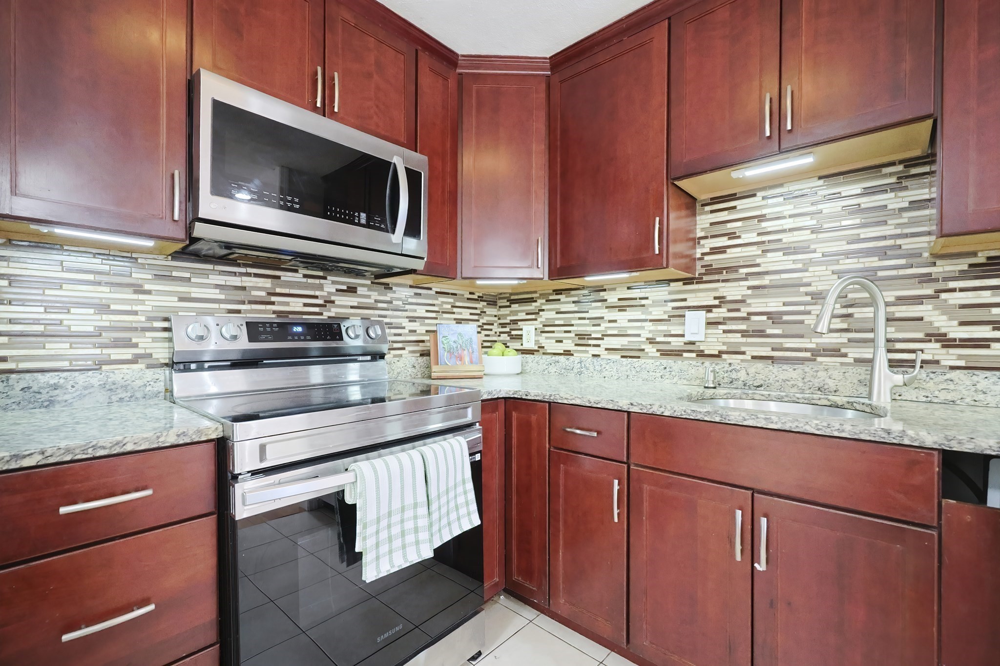 32 Whites Unit E212, Watertown, MA 02472 - Image 4