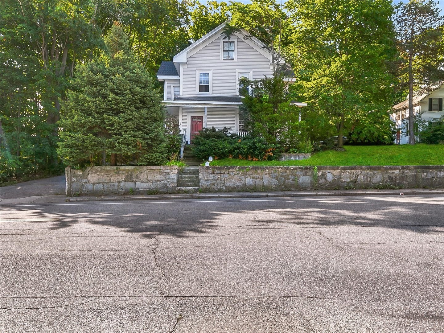 2 Lexington St, Woburn, MA 01801