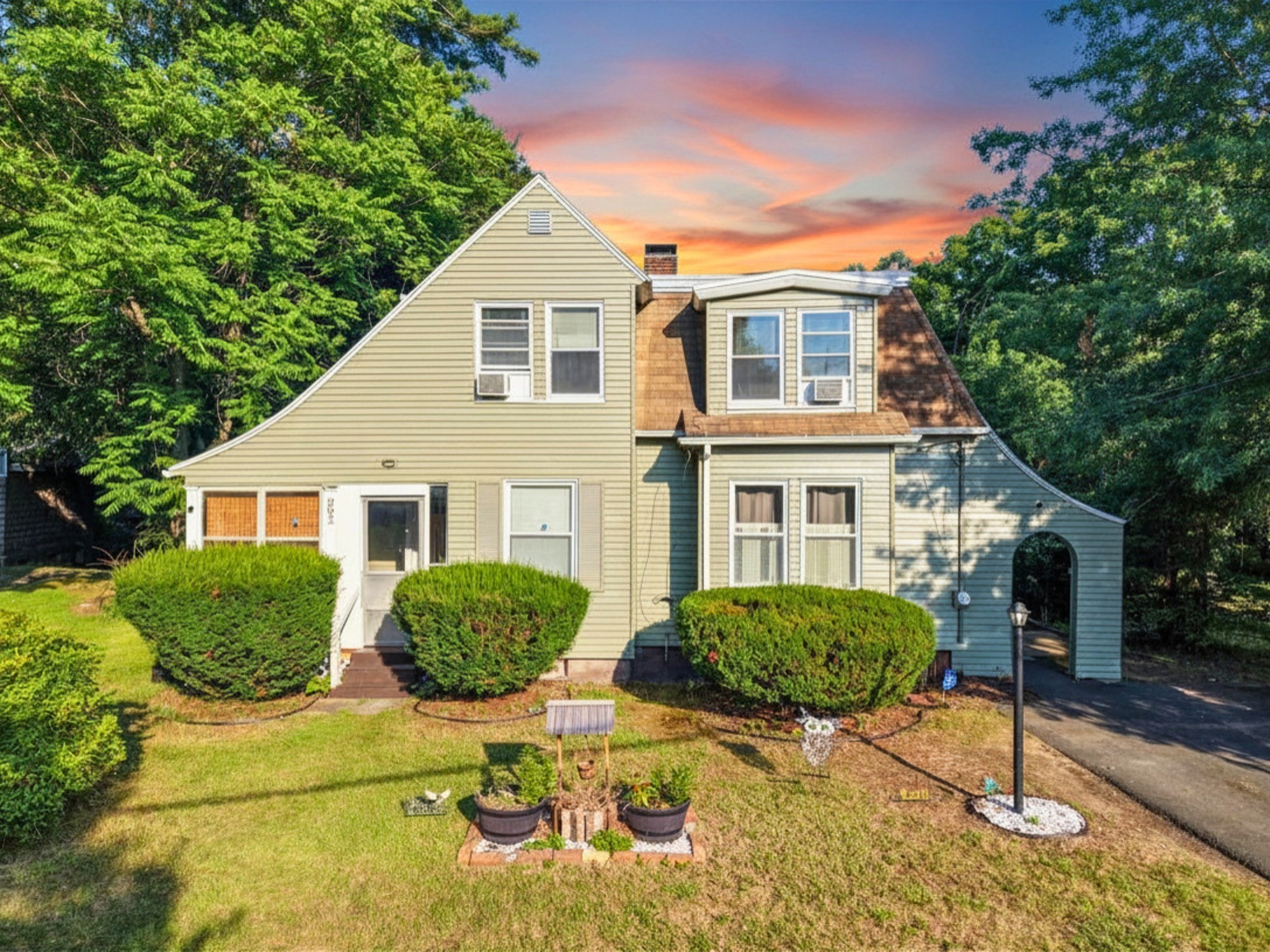 307 Fountain St, Springfield, MA 01108