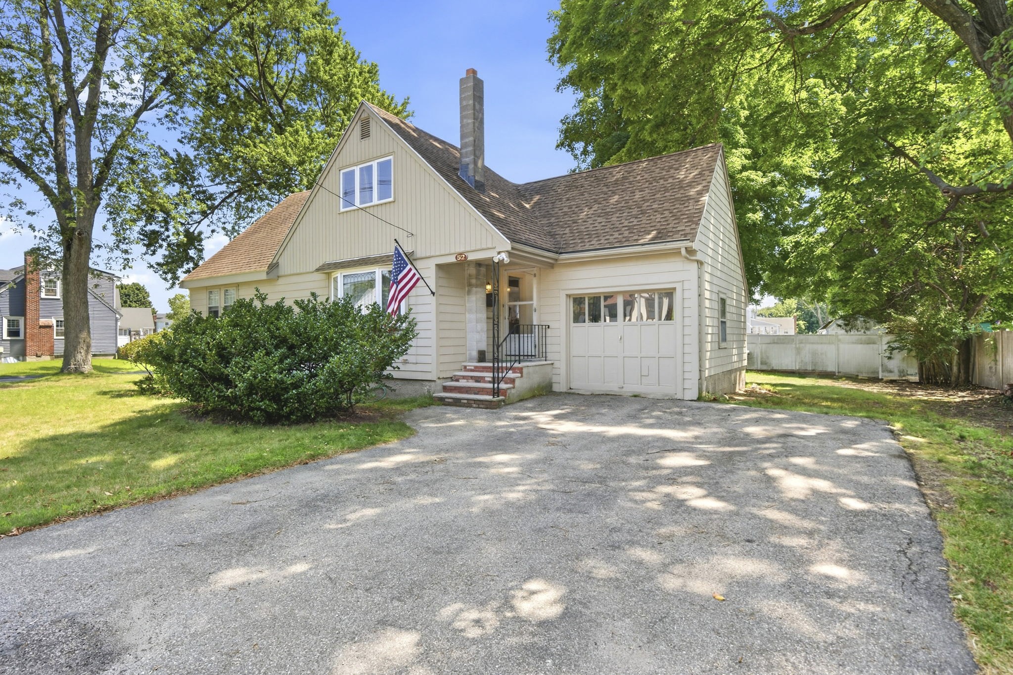 52 Wyman St, Woburn, MA 01801
