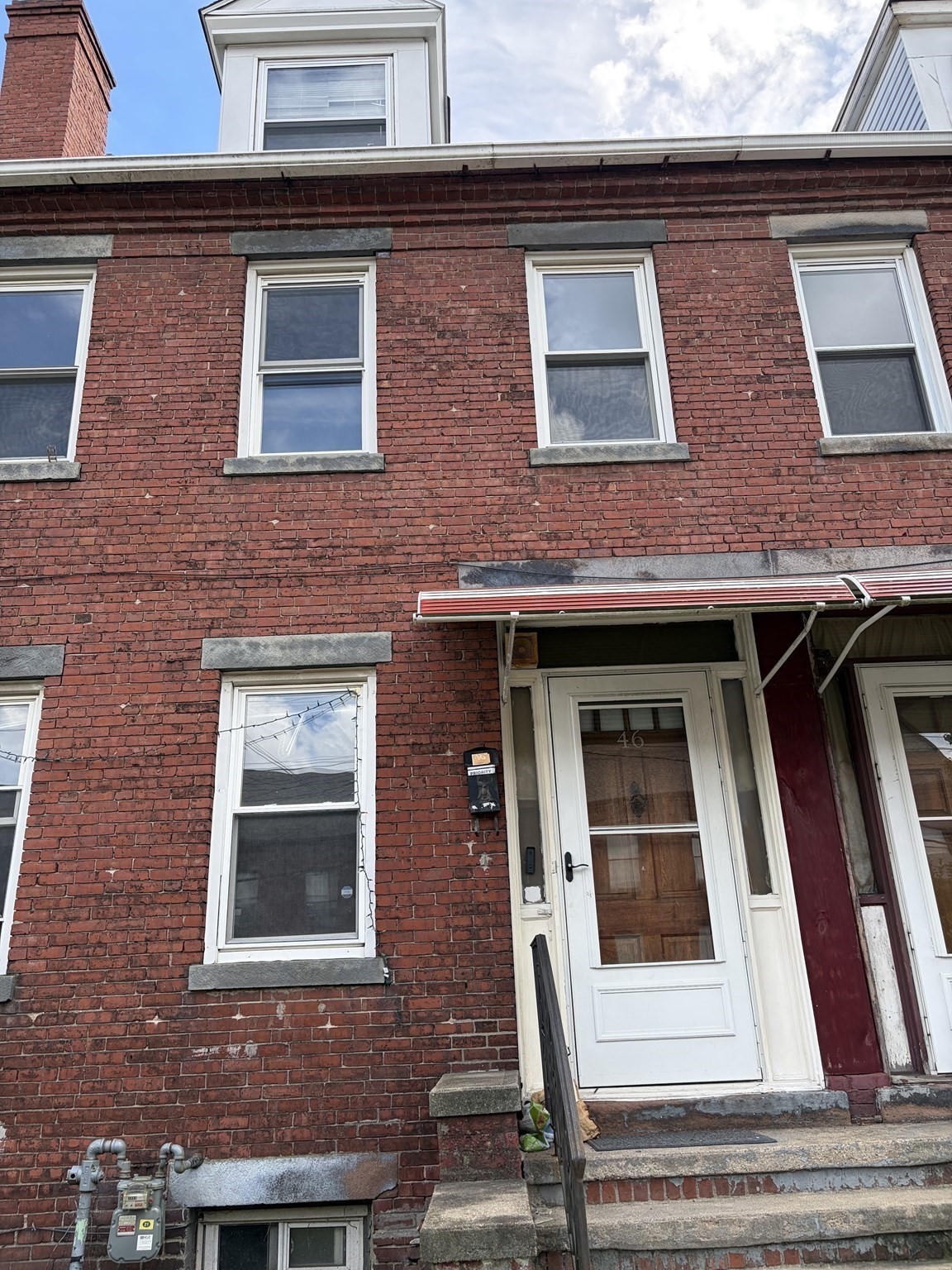 46 N Canal St, Holyoke, MA 01040