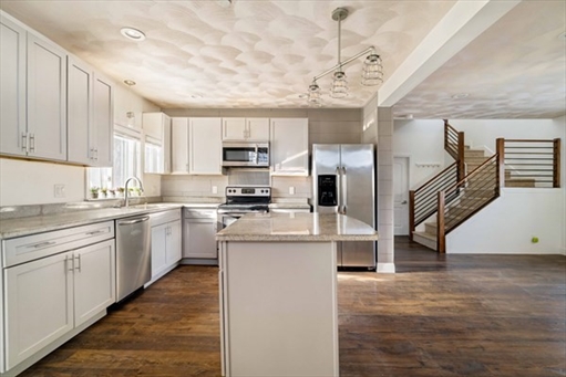 132 Dolphin Ave, Apt 4