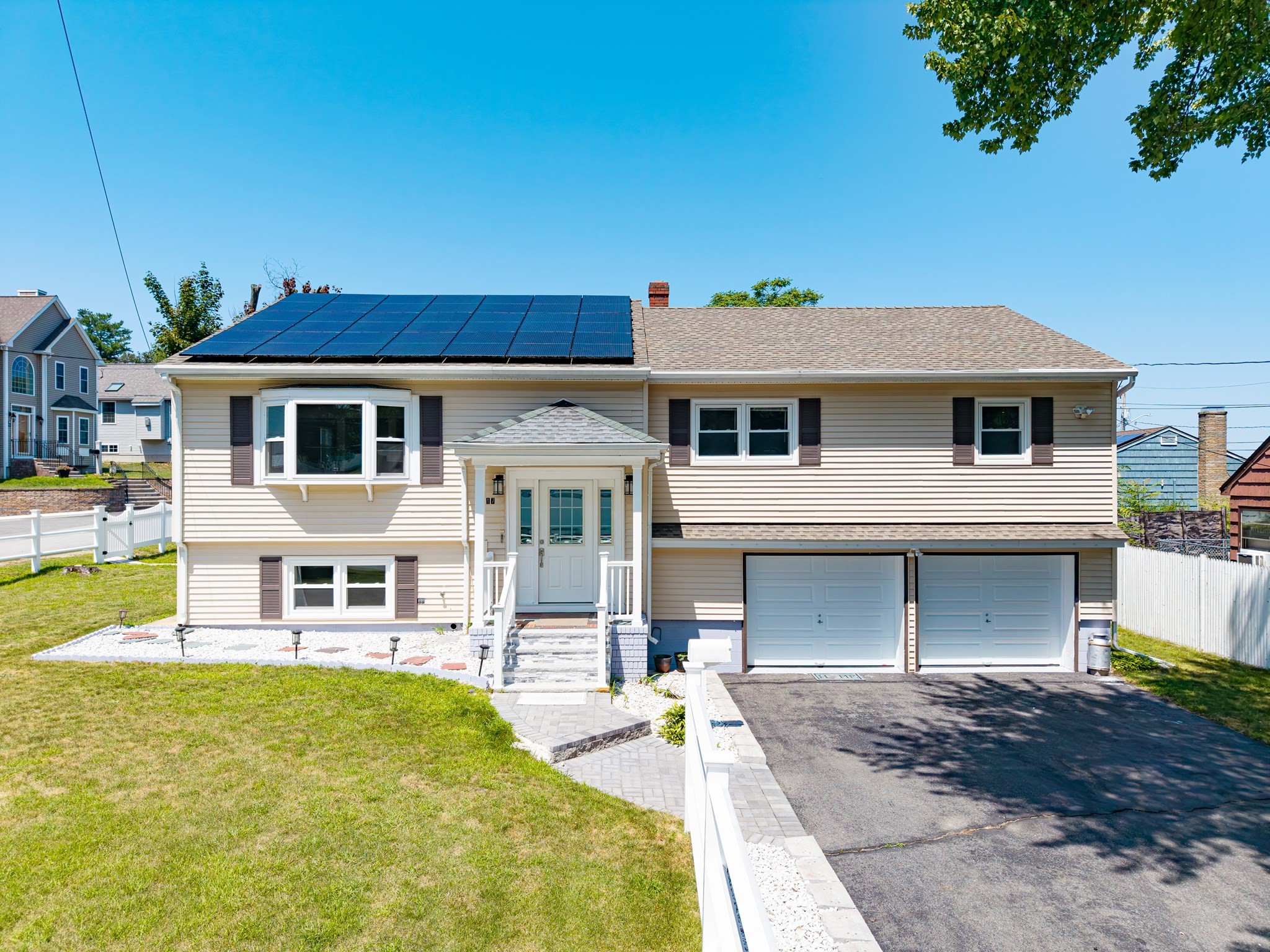 17 Brookline St, Lawrence, MA 01841