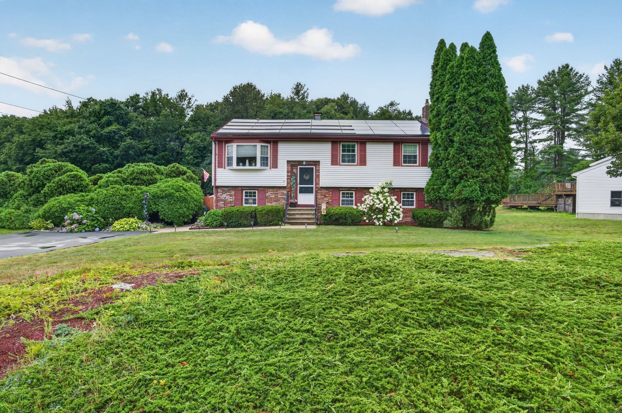 17 Coach Rd, Billerica, MA 01862