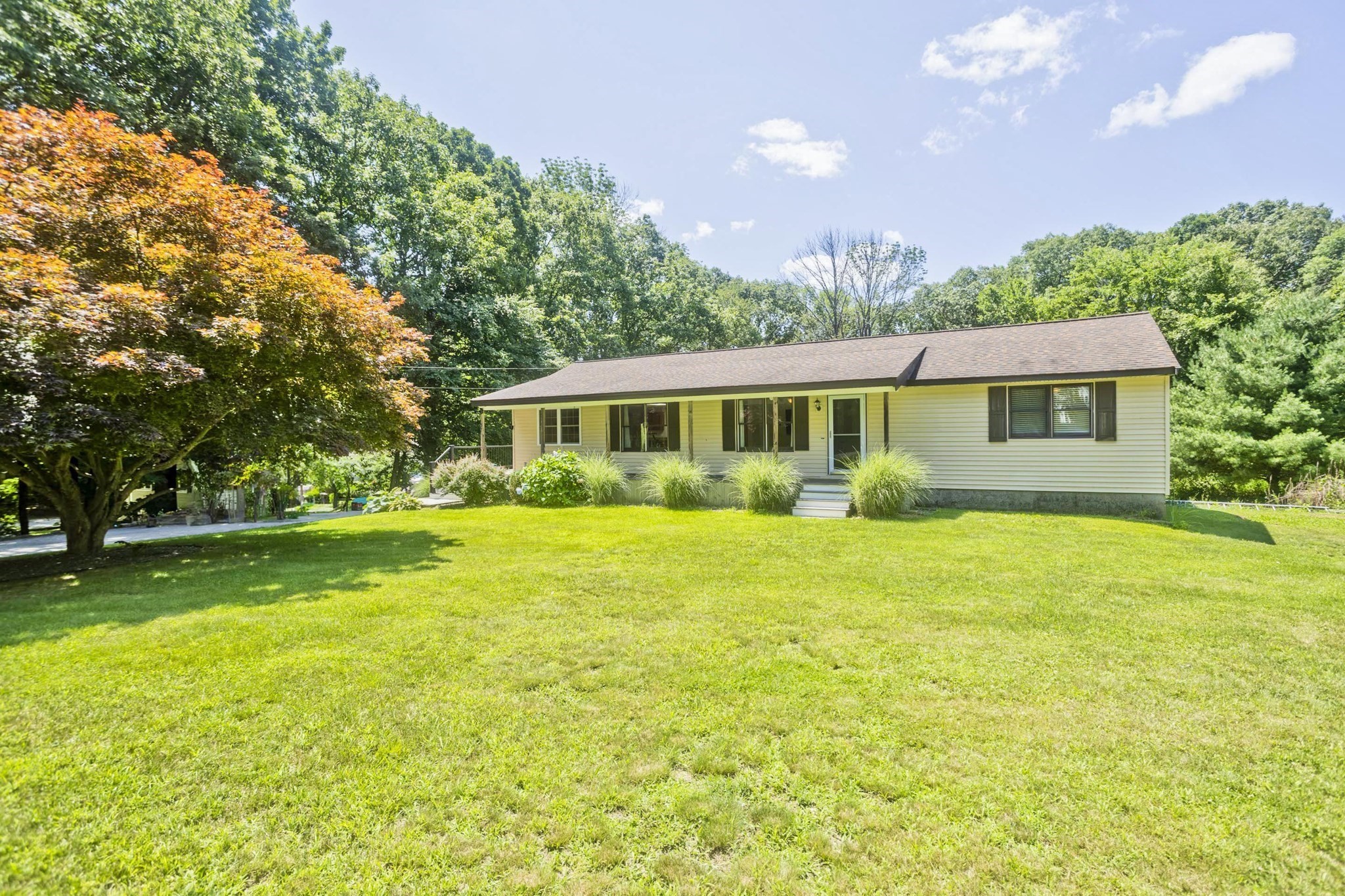 37 Cooper Rd, Northbridge, MA 01534