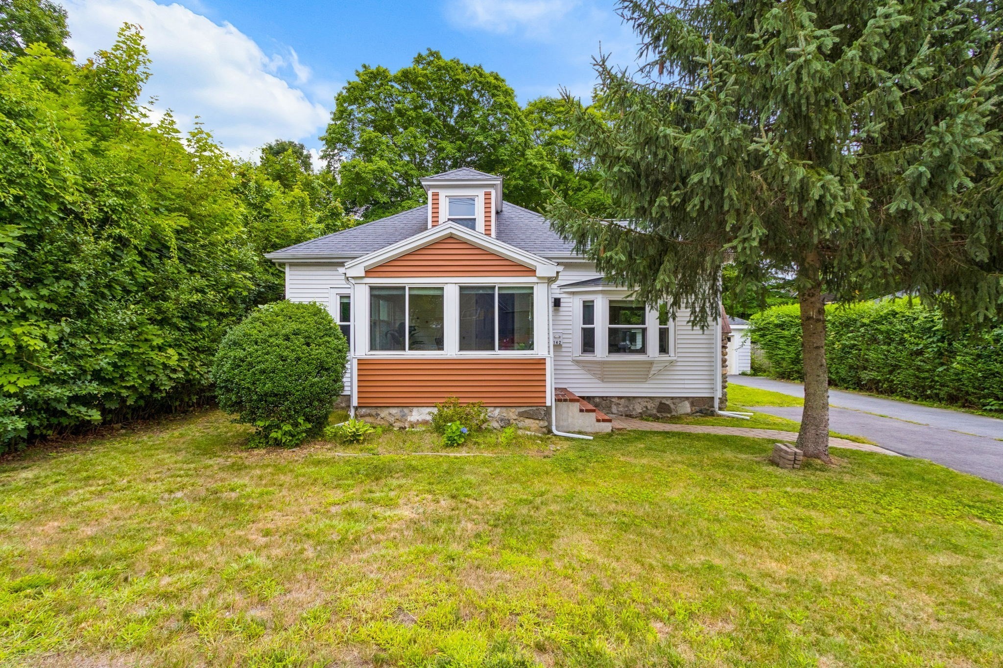 142 S Main St, Sharon, MA 02067