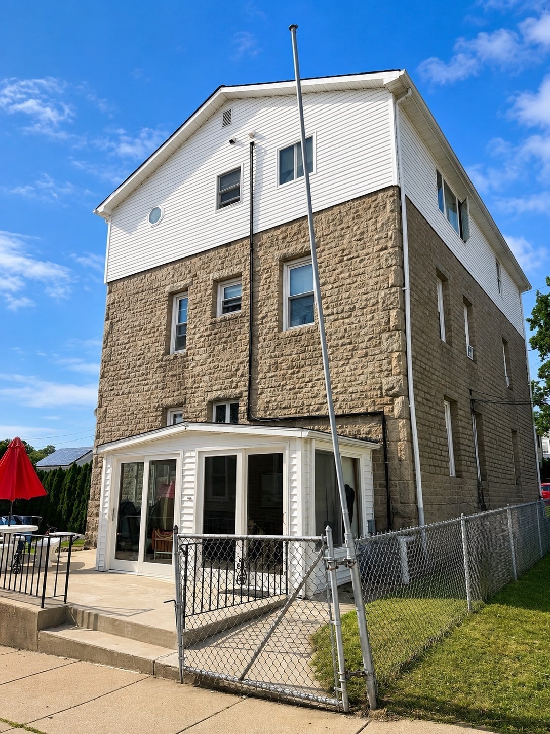 45 Beauregard St, Fall River, MA 02723