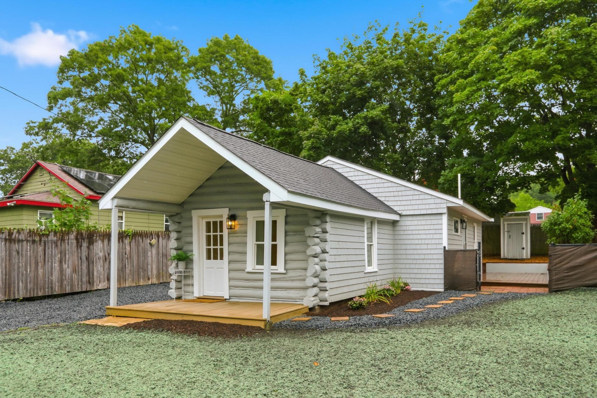 89 Milford St, Hanson, MA 02341