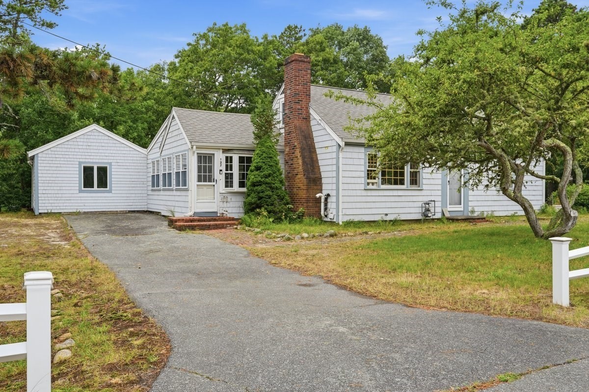 127 Indian Trl, Dennis, MA 02639