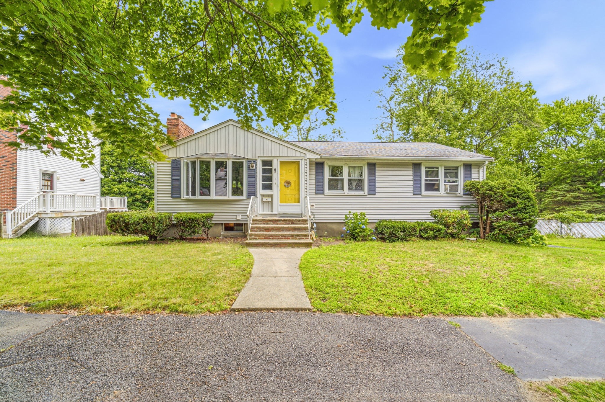 5 Hull Dr, Saugus, MA 01906
