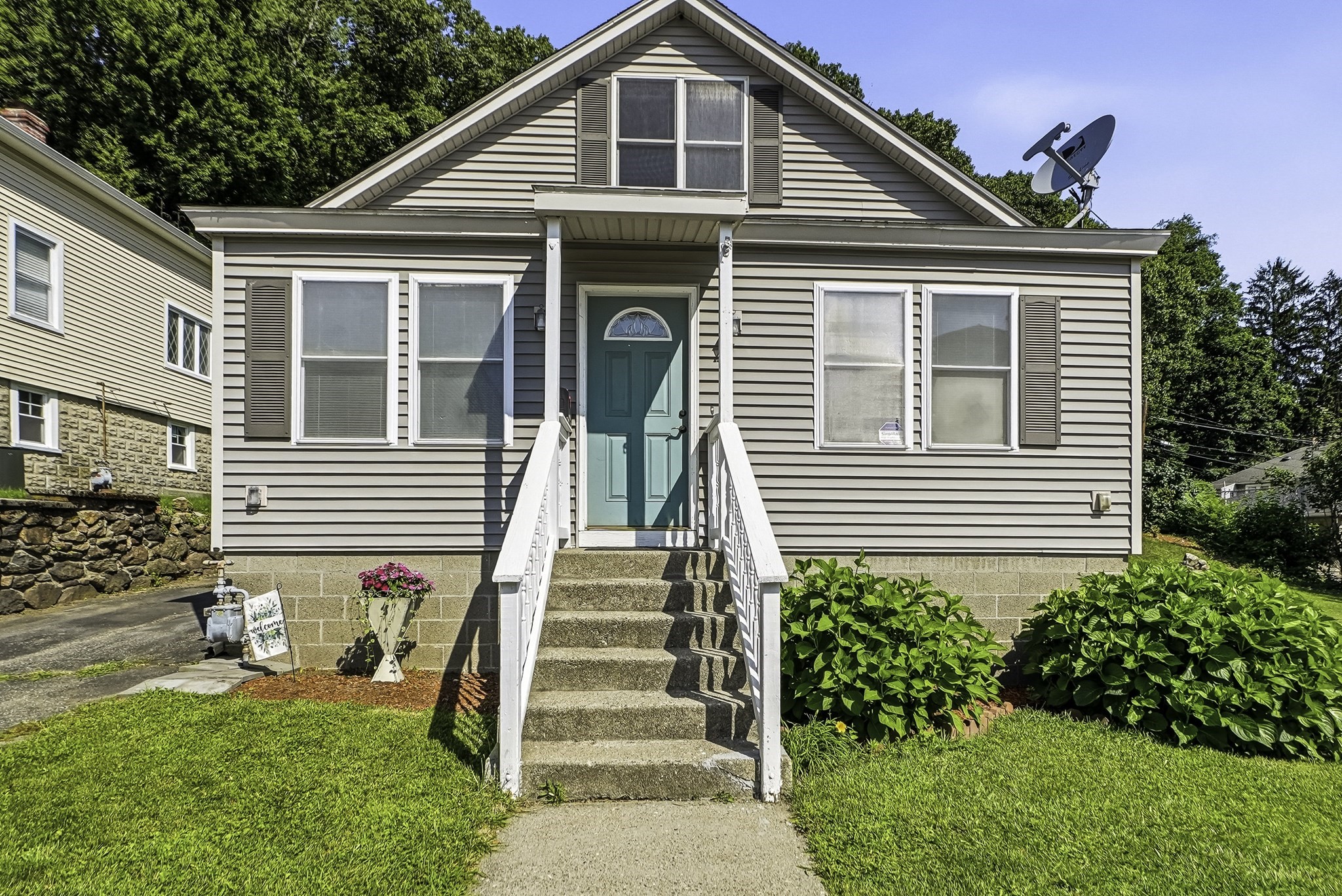 55 Chilmark St, Worcester, MA 01604