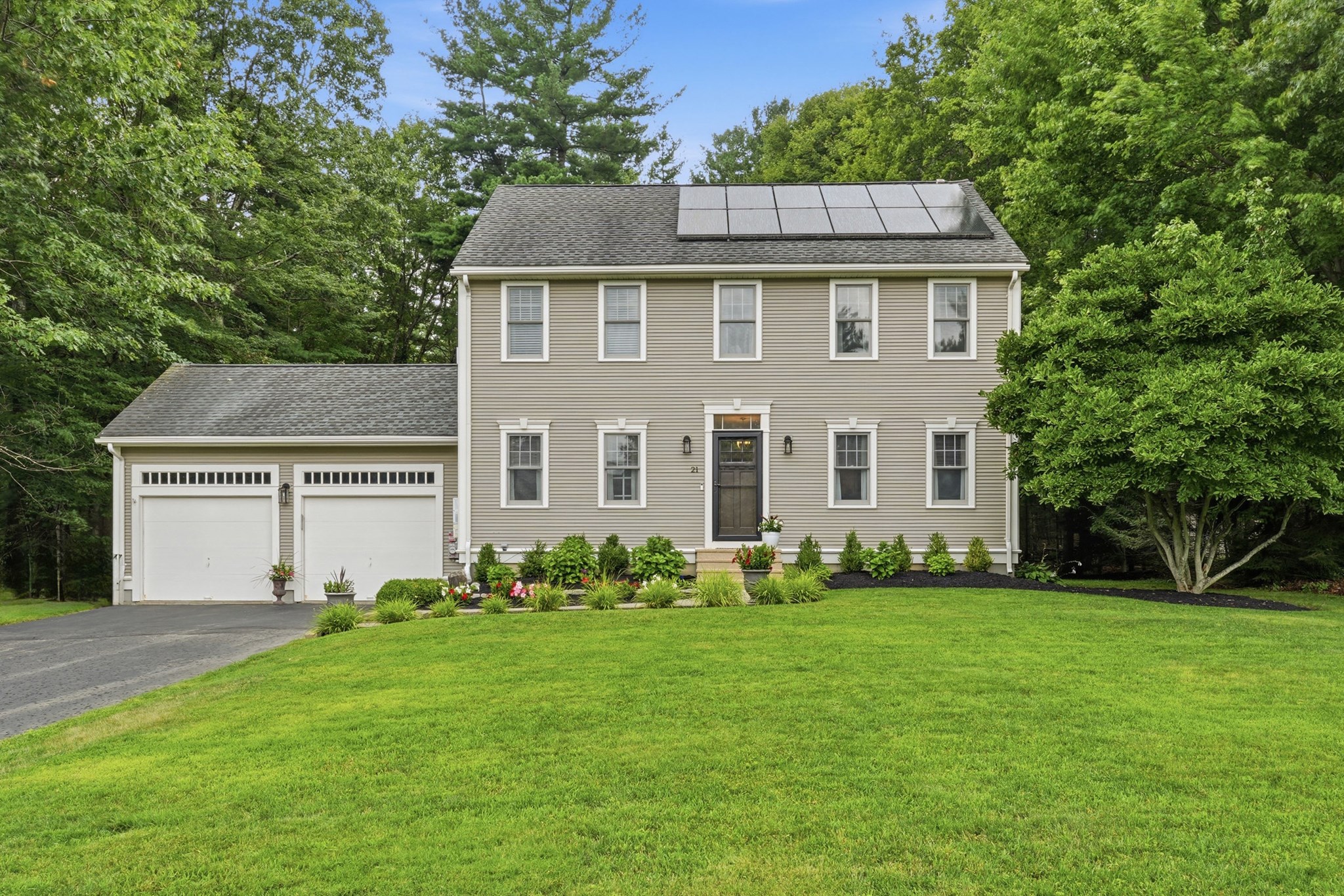 21 Wildflower Dr, Sutton, MA 01590