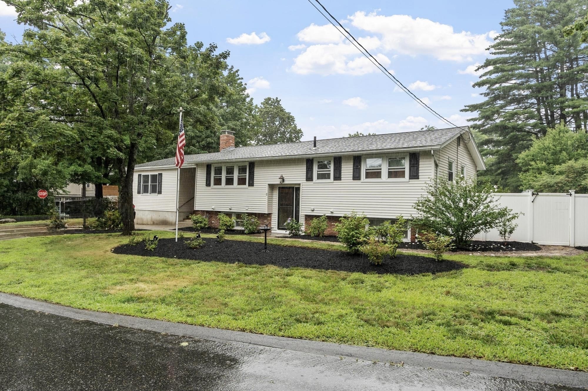 2 Stratton Dr, Hudson, MA 01749