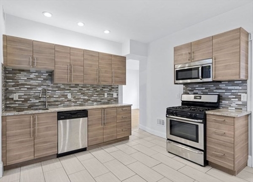 8 Roach Street, Apt 2