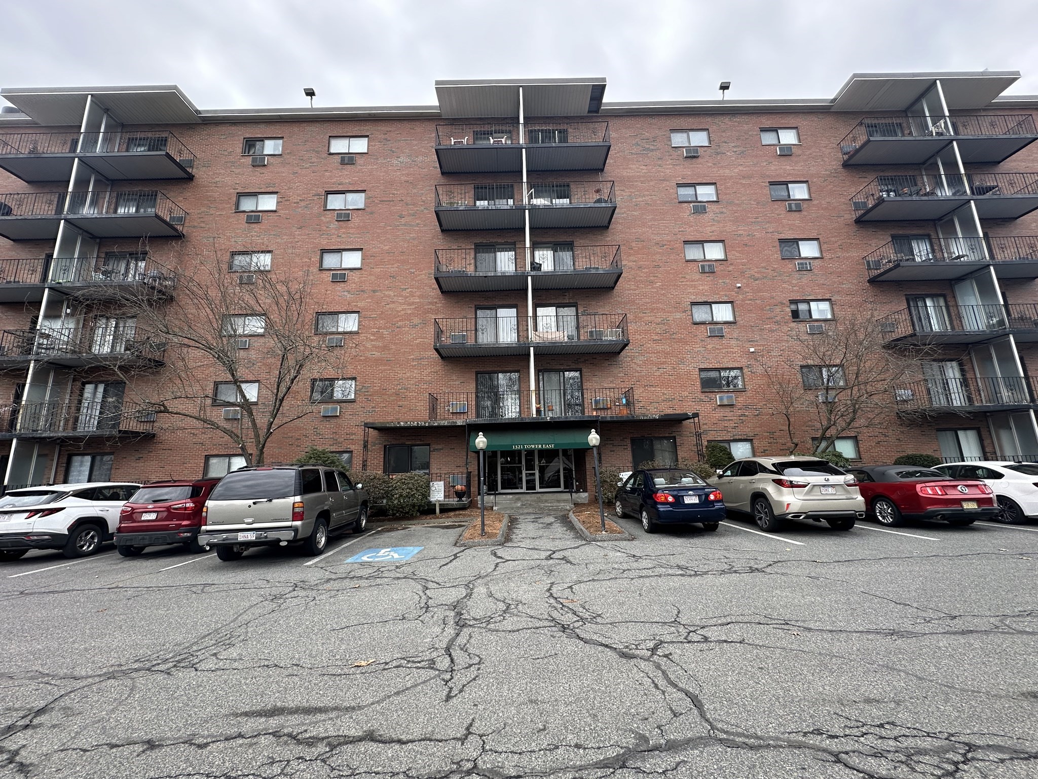 1321 Worcester Rd Unit 612, Framingham, MA 01701