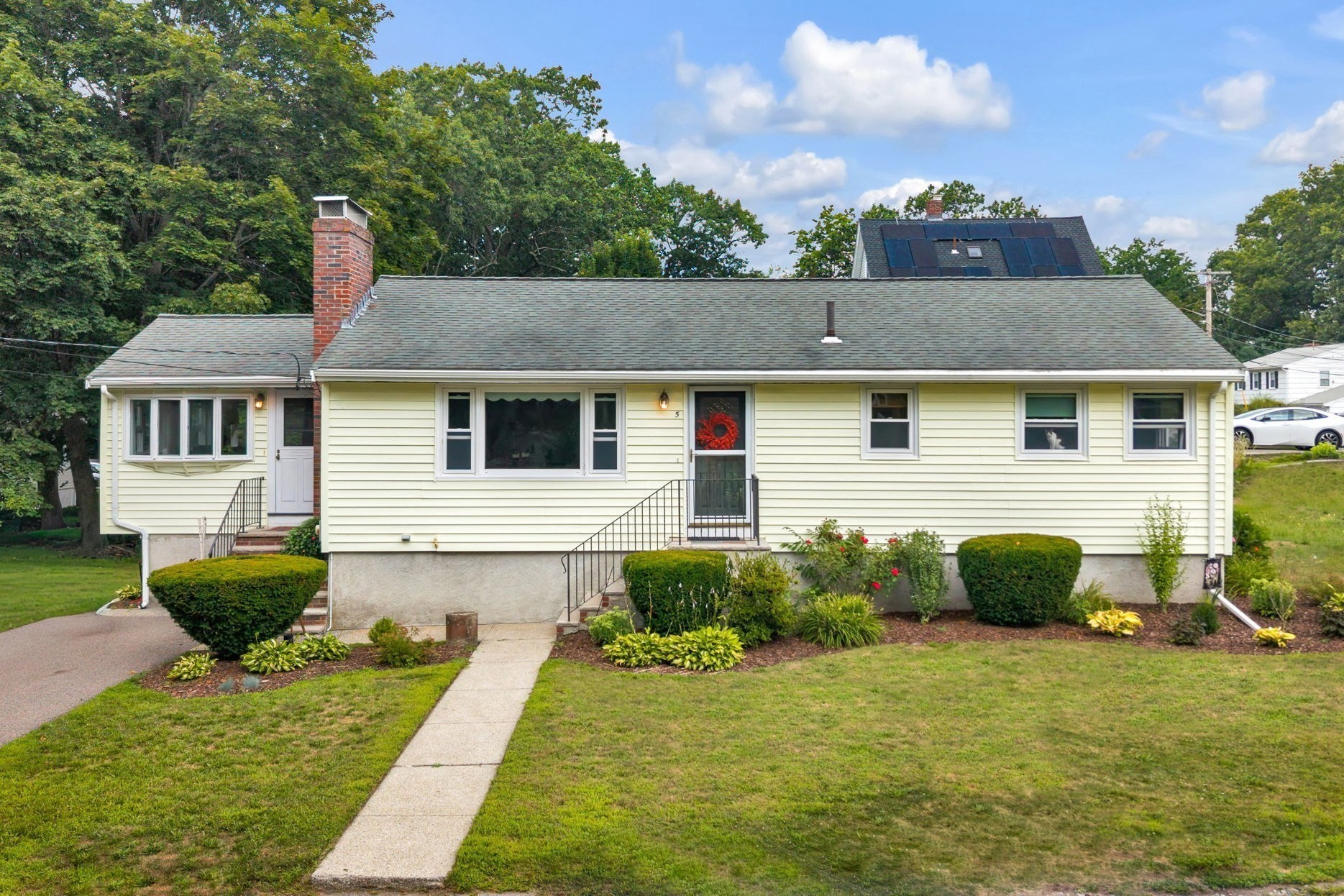 5 Walters Ave, Dedham, MA 02026