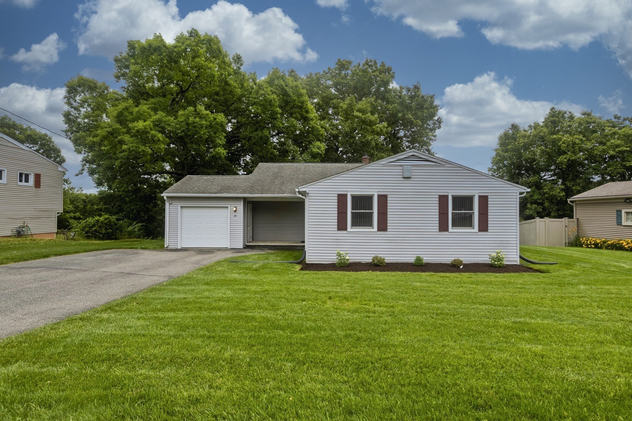 89 Garvey Dr, Springfield, MA 01109
