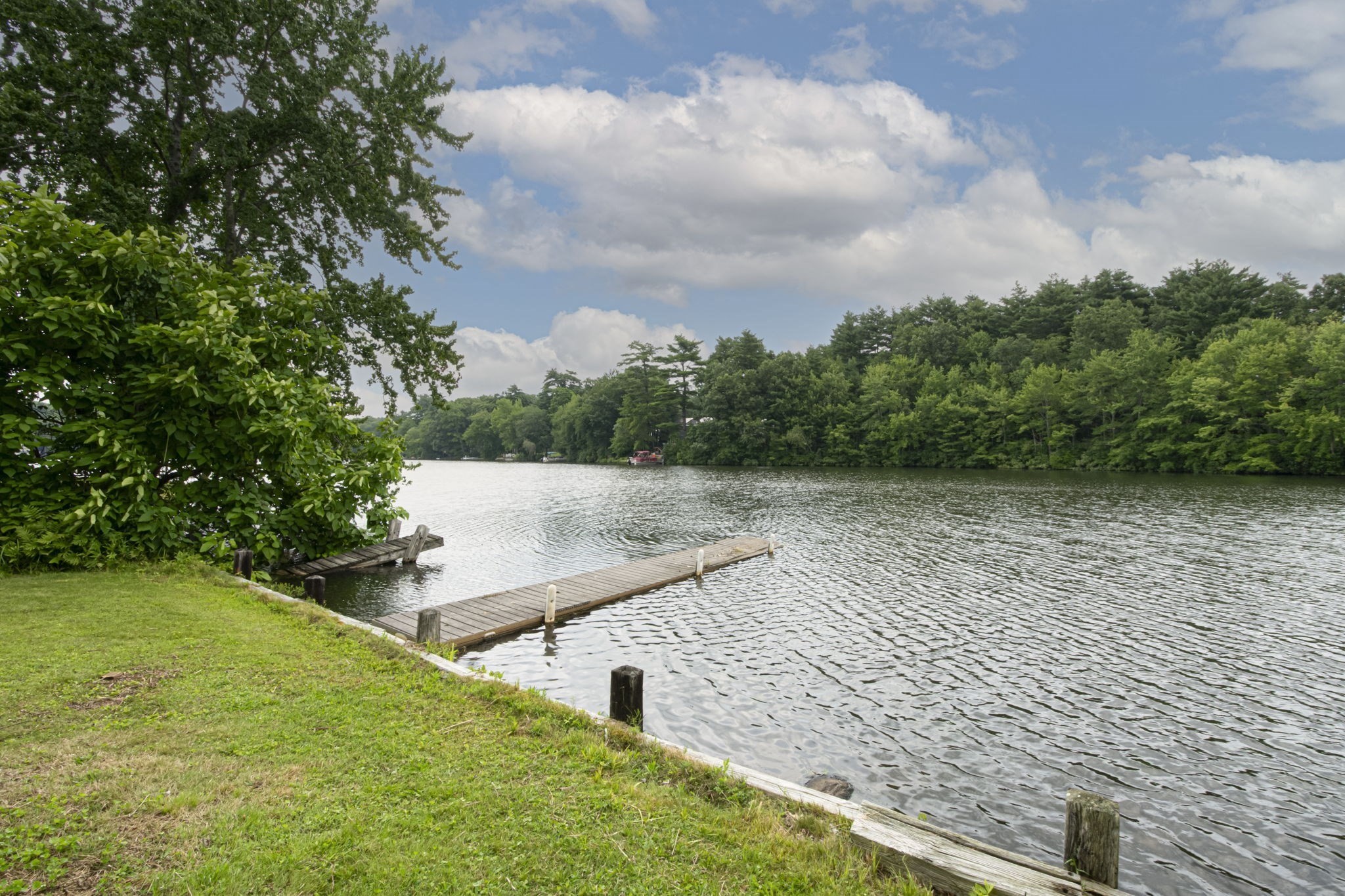 12 Fairground Rd, Sturbridge, MA 01566
