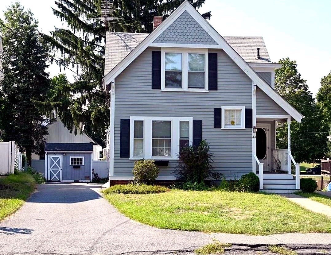 44 Lincoln St, Hudson, MA 01749