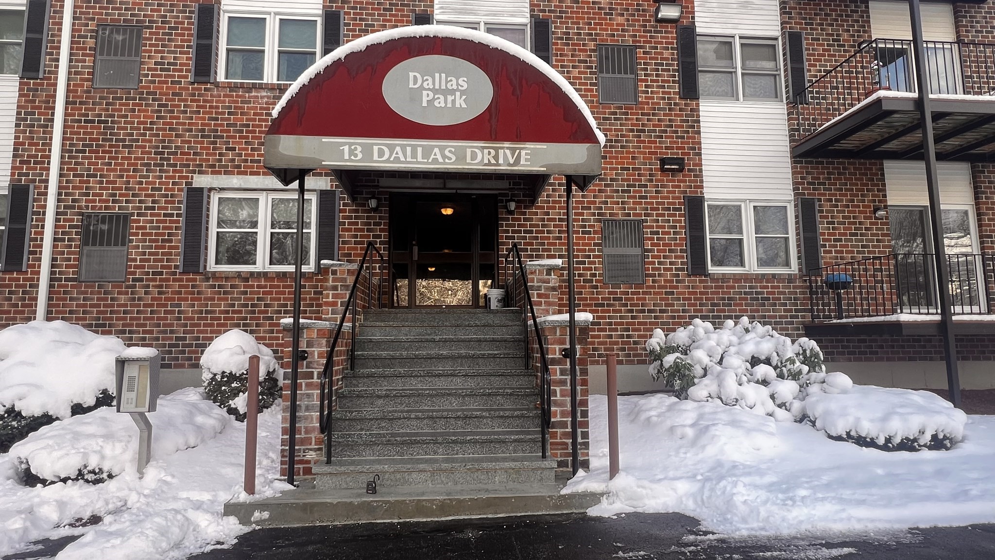 13 Dallas Dr Unit 305, Dracut, MA 01826