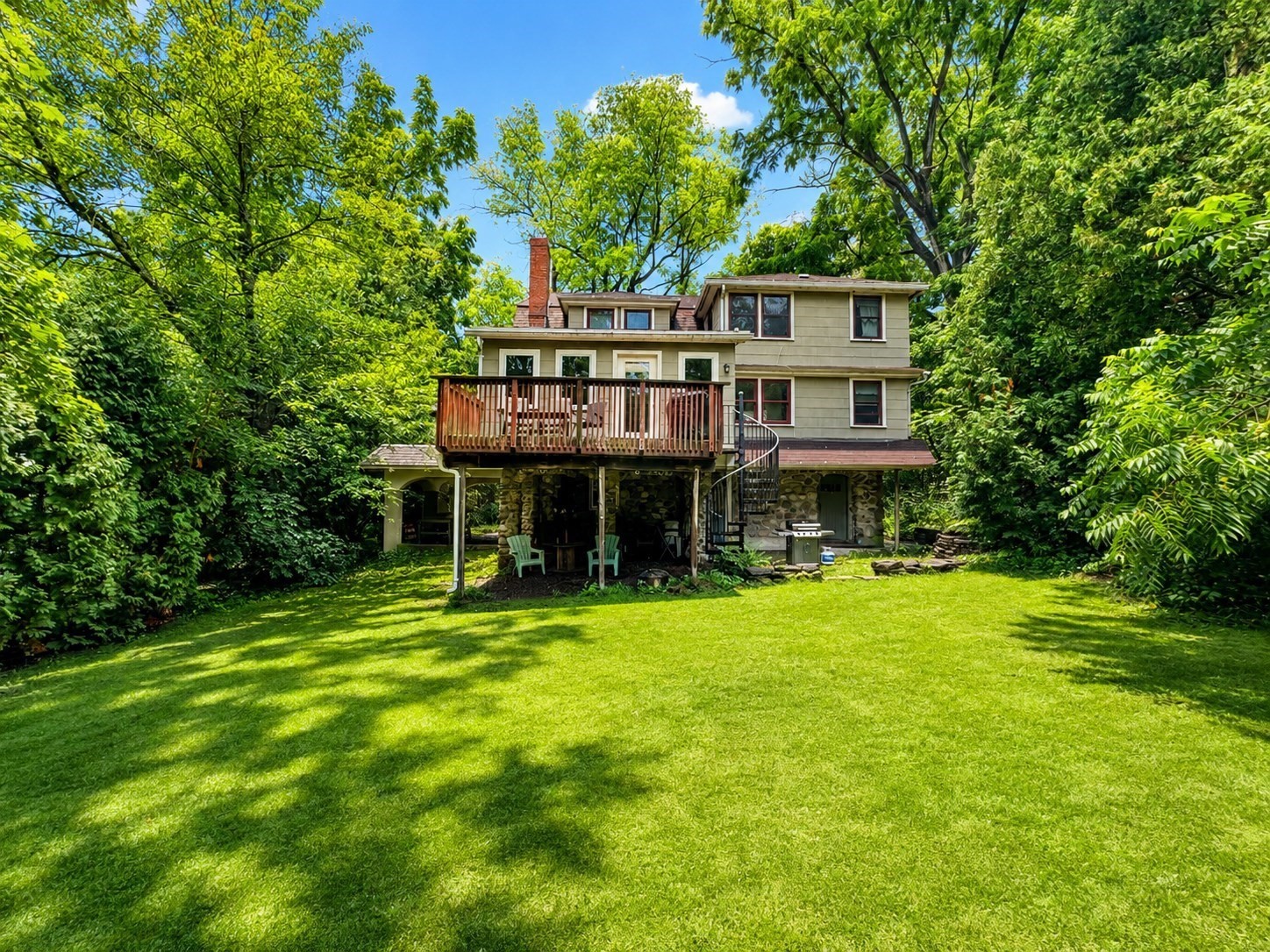138 Sunset Ave, Amherst, MA 01002