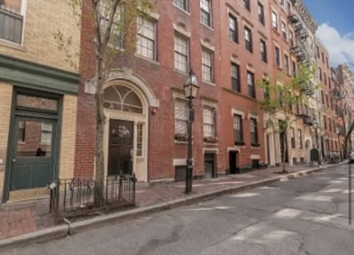 60 Myrtle St, Apt 6