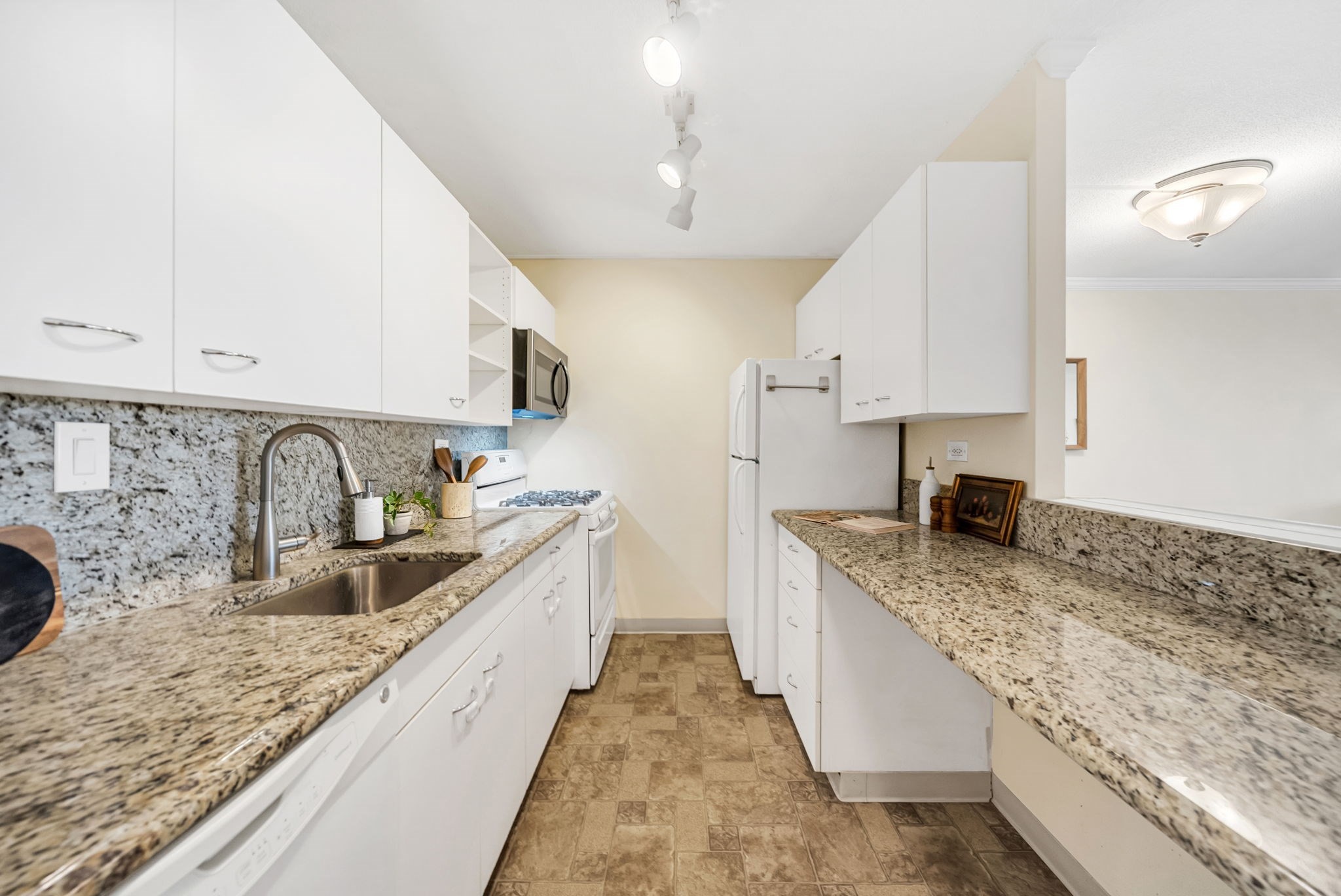 9 Hawthorne Pl Unit 7H, West End, Boston, MA 02114 - Image 17