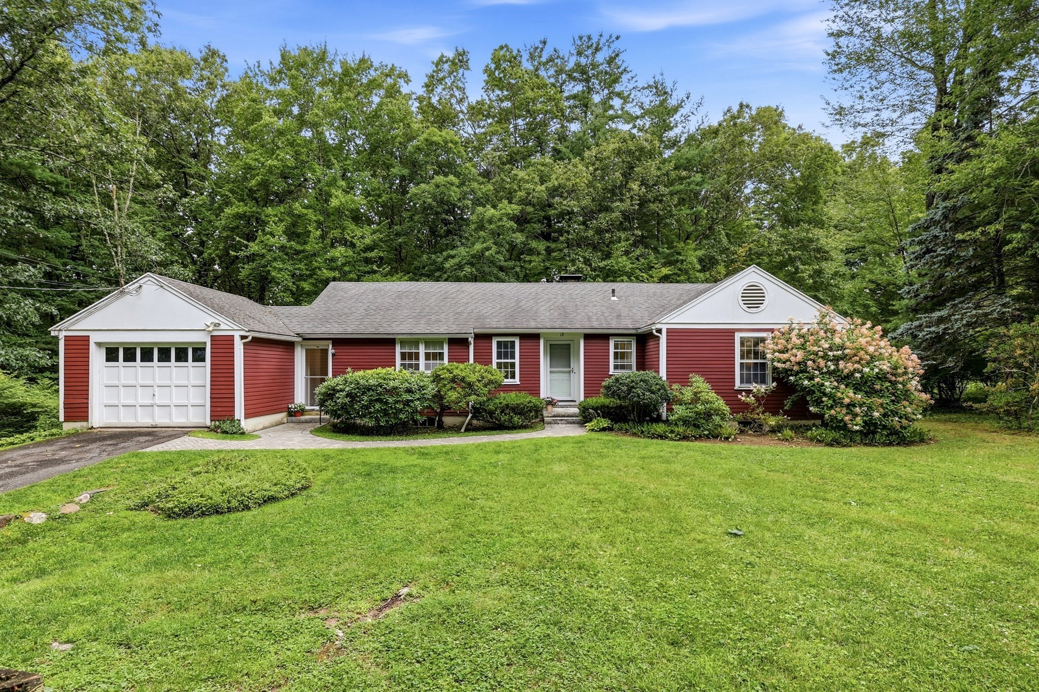 18 Red Gate Ln, Amherst, MA 01002