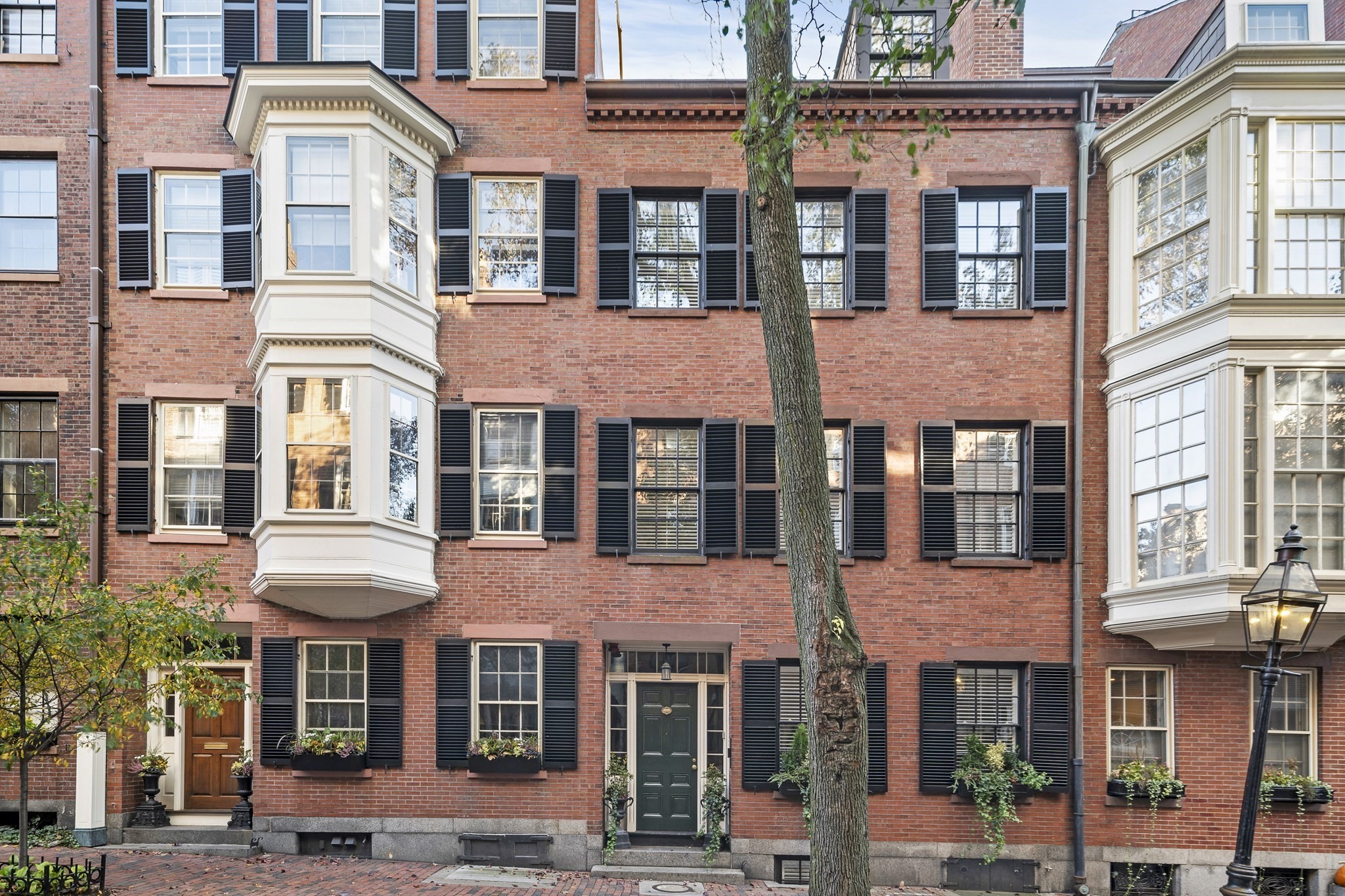 54 Pinckney St, Beacon Hill, Boston, MA 02114
