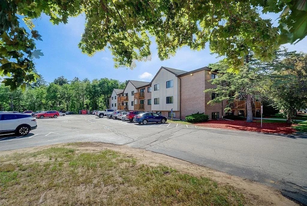 5 Lancelot Ct Unit 2, Salem, NH 03079