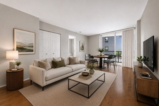 19 Winchester, Apt 208