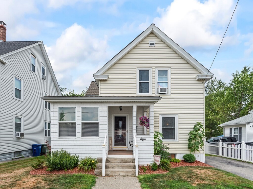 27 Elm Hill Ave, Leominster, MA 01453
