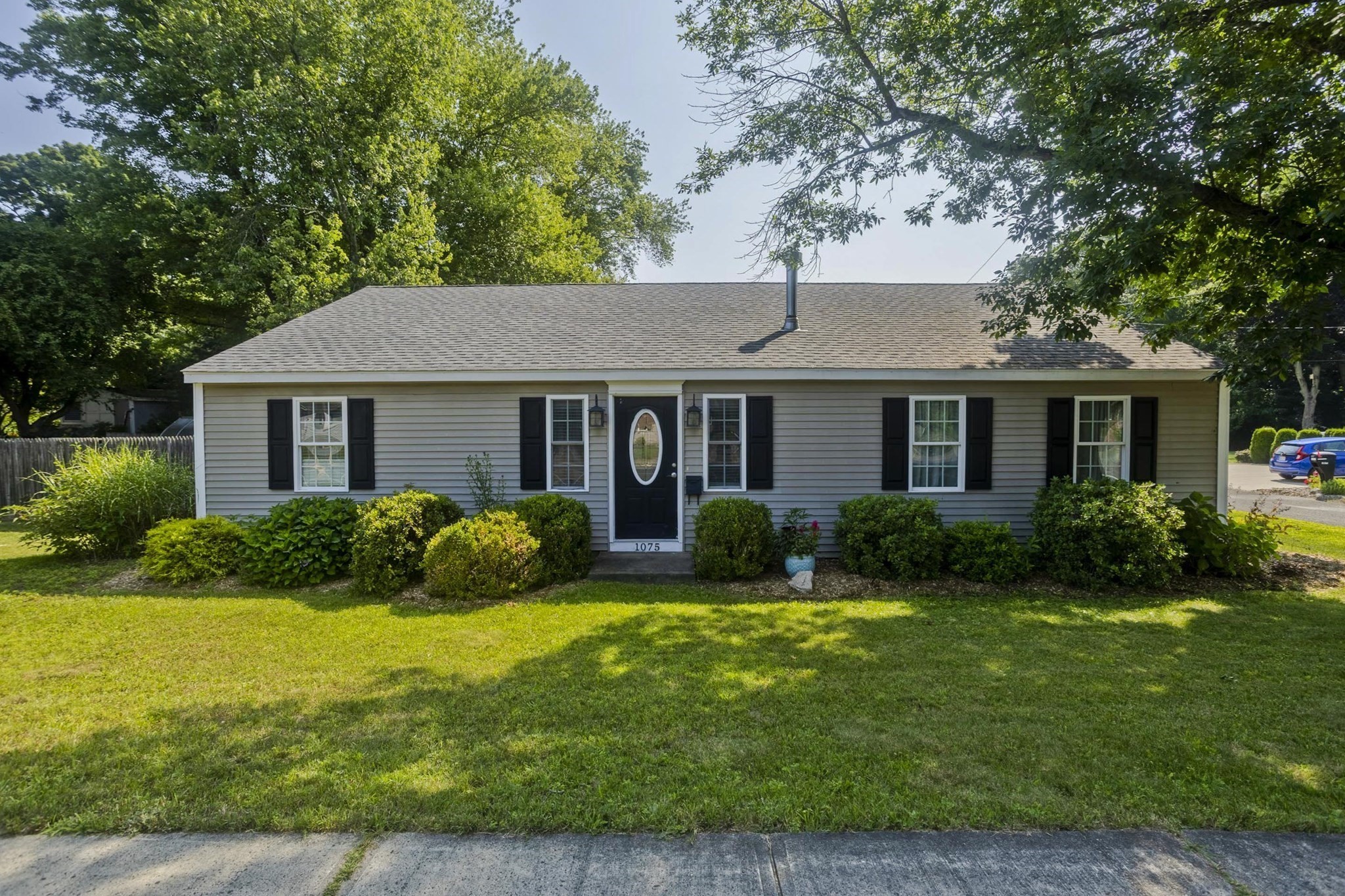 1075 Main St, Agawam, MA 01001