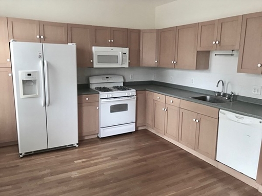14 Schiller Street, Apt 3