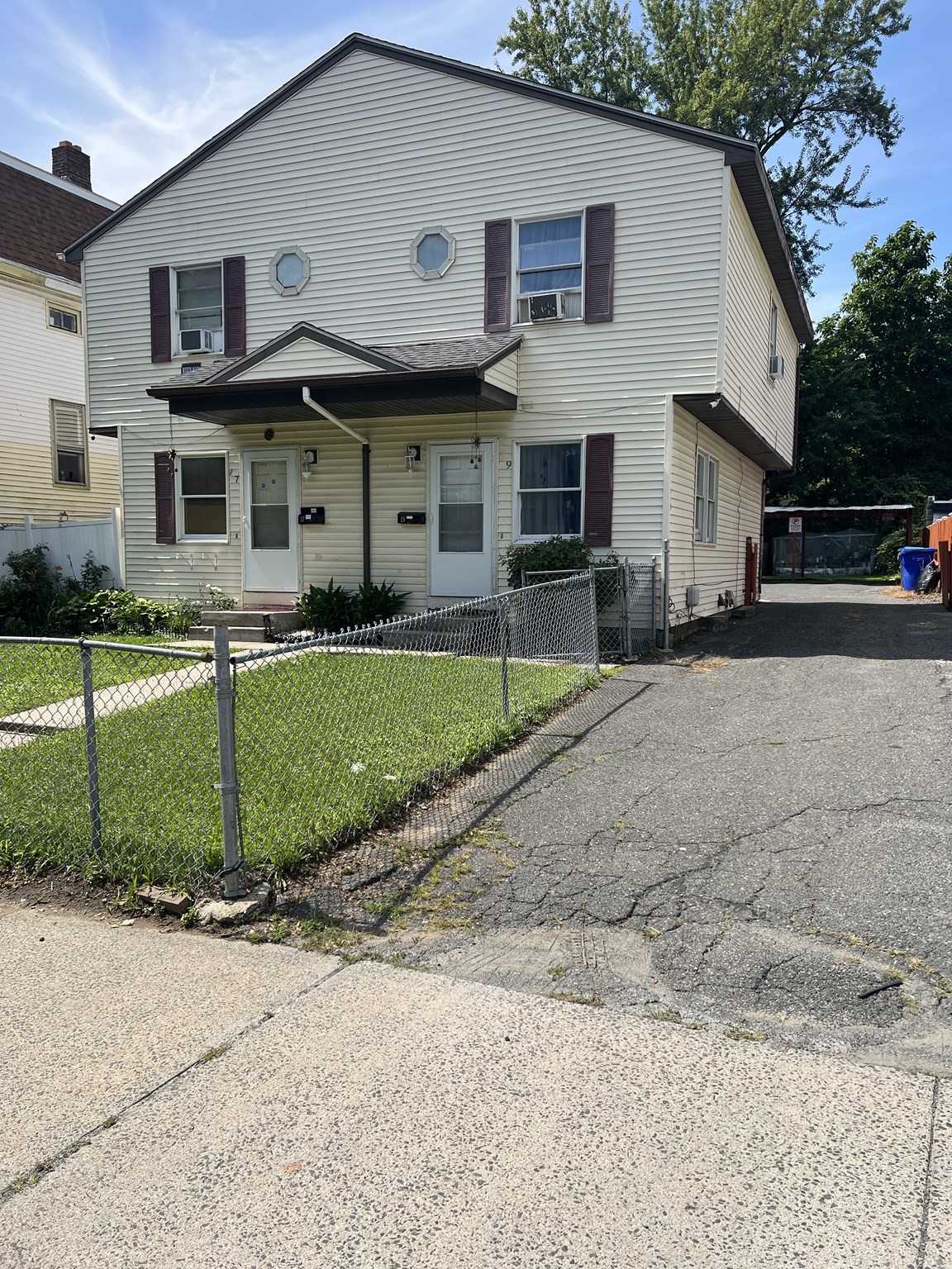 17 Webster St, Springfield, MA 01104