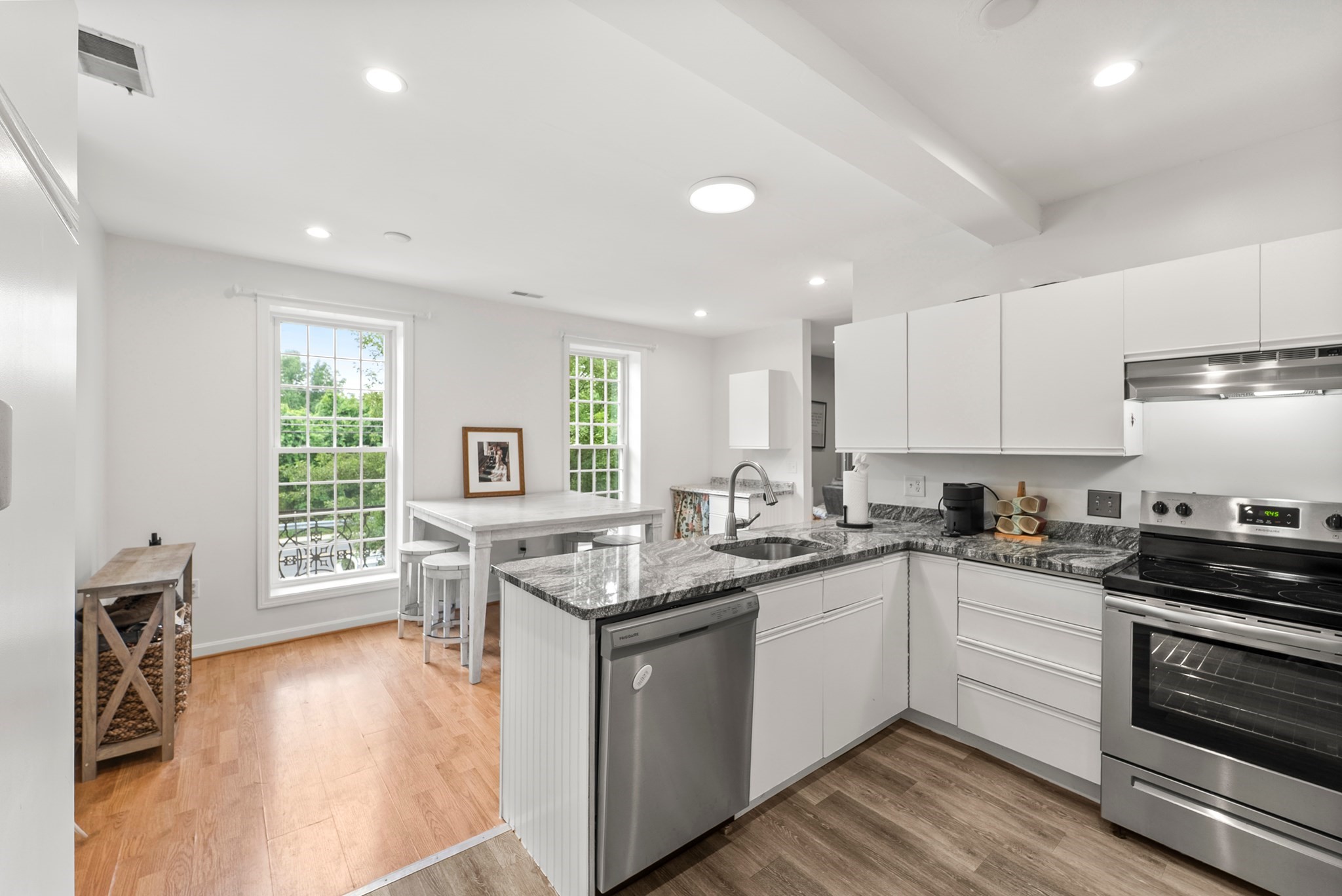 104 Hartford Ave E Unit 3, Uxbridge, MA 01569