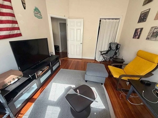 53 Brackett St, Apt 2