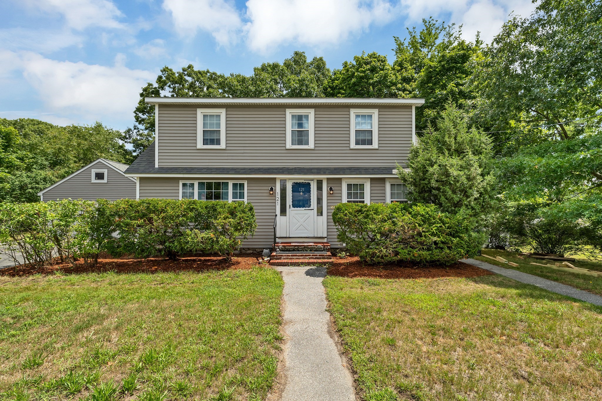 121 Elm St, Methuen, MA 01844