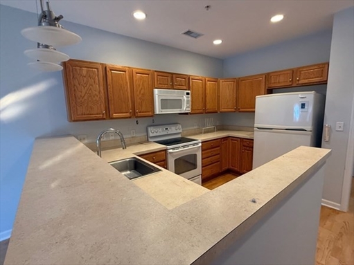107 Clocktower Dr, Apt 207