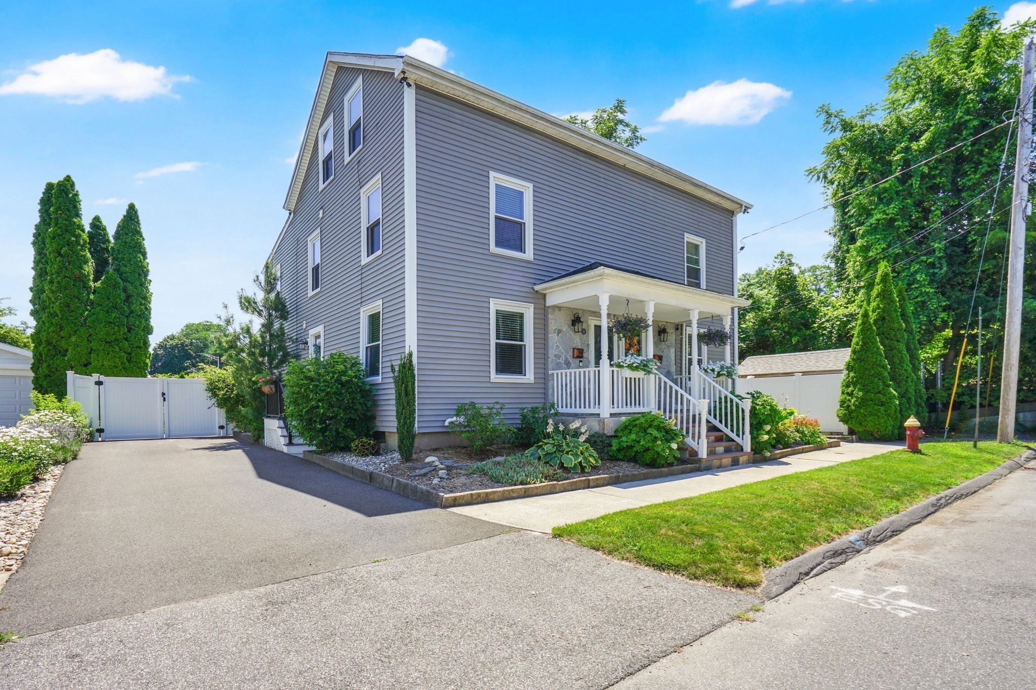61 Abbey St, Chicopee, MA 01013