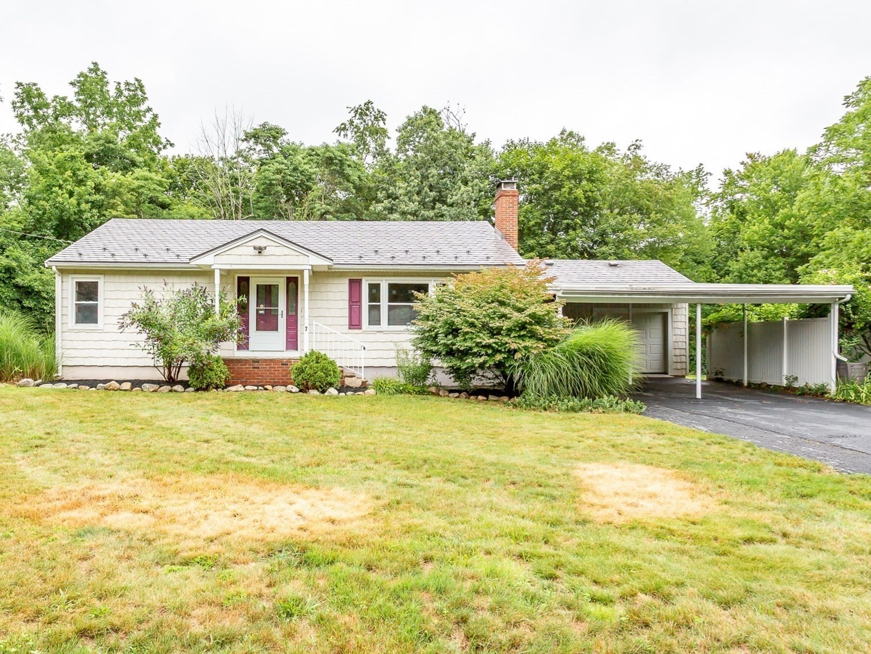 7 Fairacres Ave, Raynham, MA 02767