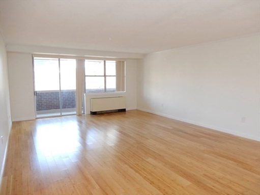 9 Hawthorne PL, Apt 6J