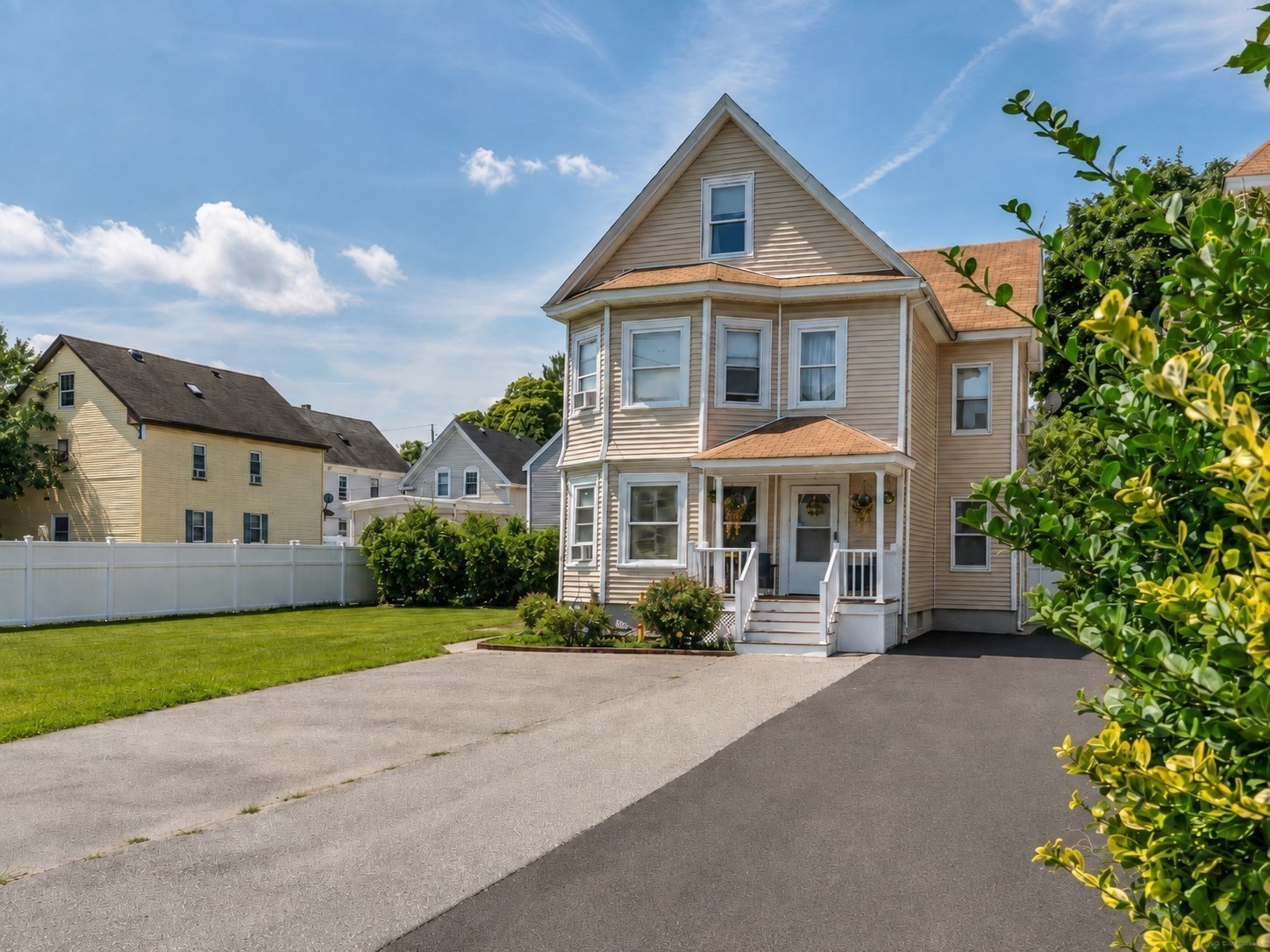 34 Camden, Methuen, MA 01844