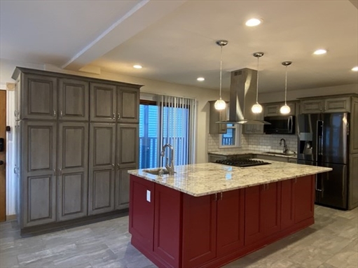 99 Walnut Street, Apt 2-2